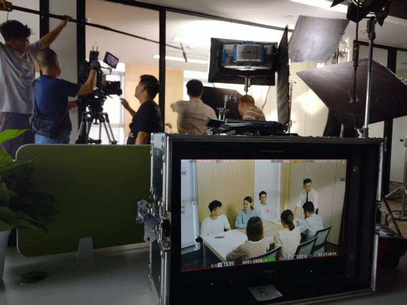 八宿县TVC拍摄公司：科技产品视觉化大师，诠释未来感与功能美学